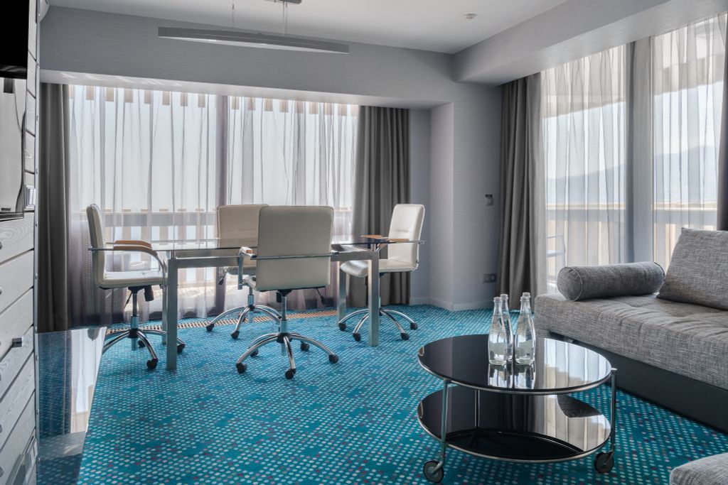 Четырёхместный номер Президентский (Yalta Intourist)