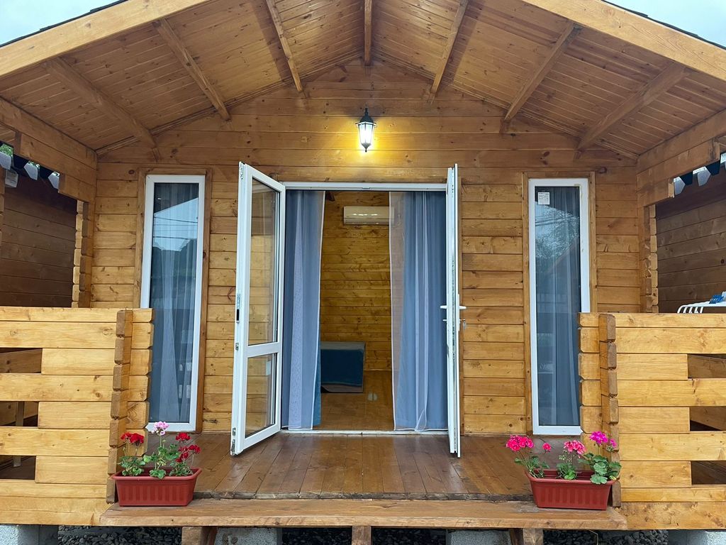 Четырёхместный номер Коттеджный домик