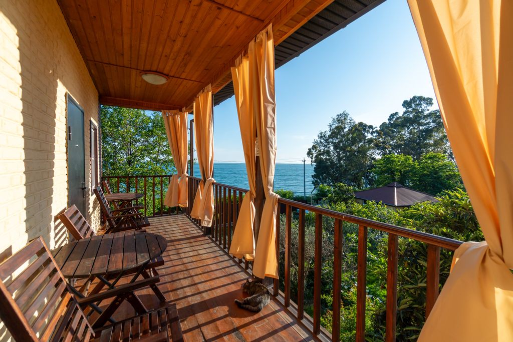 Трёхместный номер улучшенный с видом на море