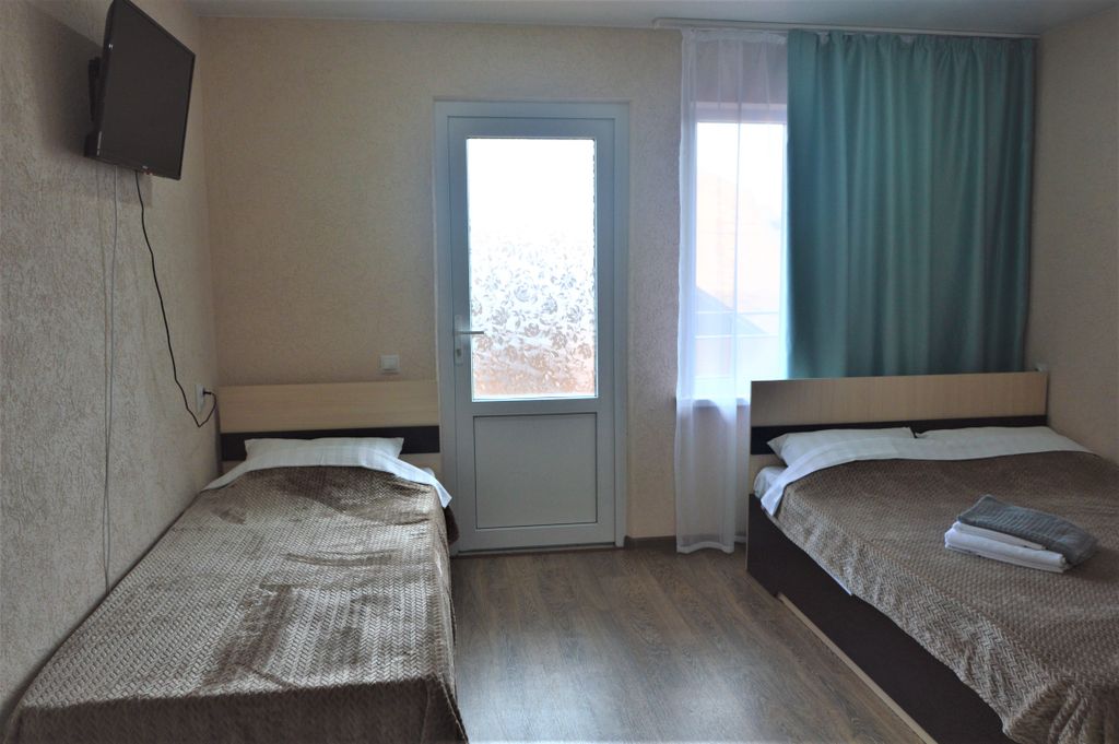 Трёхместный номер студия 2 этаж