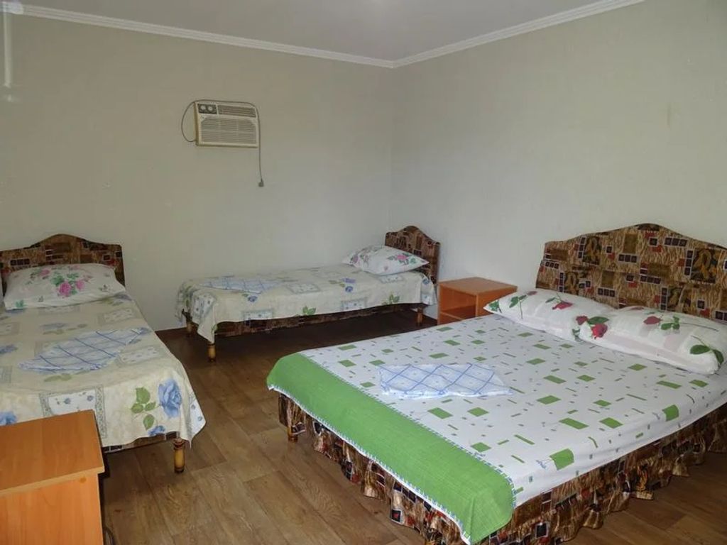 Четырёхместный номер Эконом (общий сан.узел)