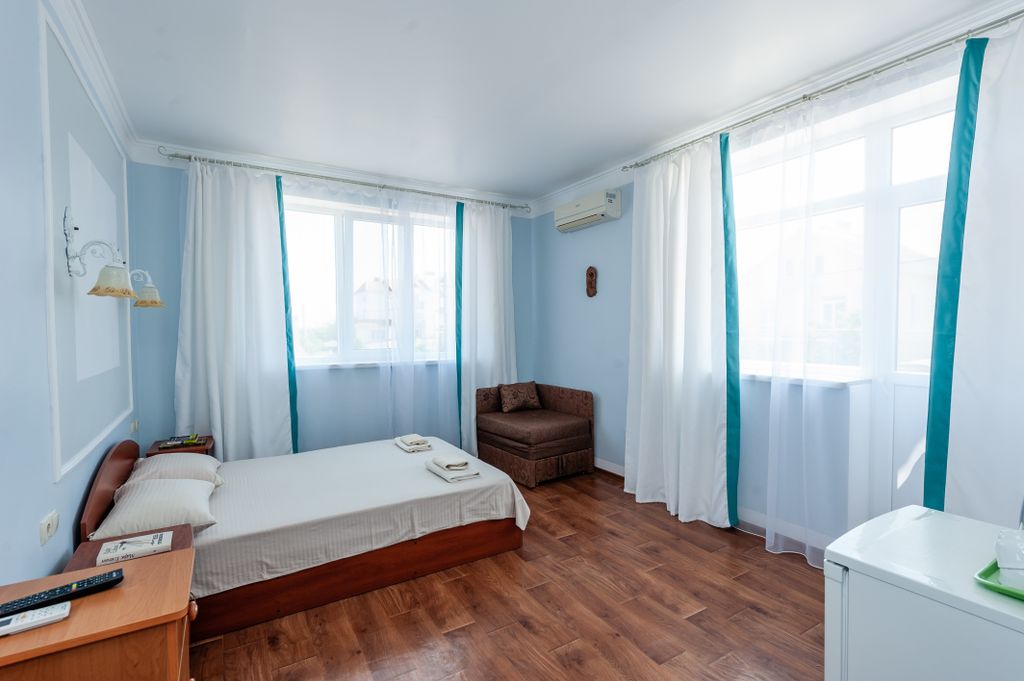 Трёхместный номер с балконом на 2 этаже