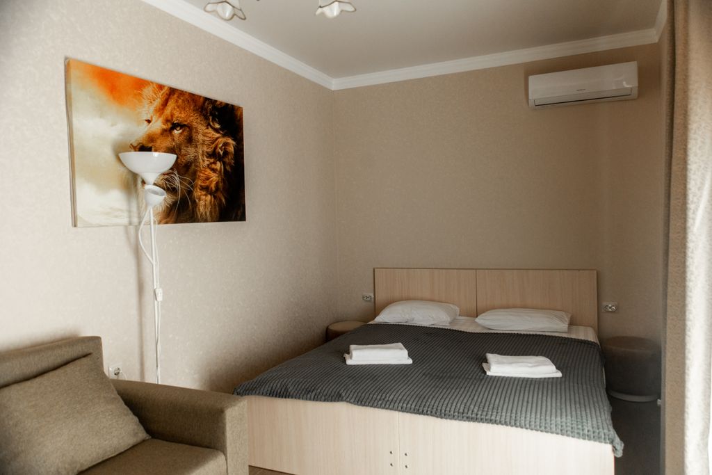 Трёхместный номер с кроватью и 1,5 диваном-трансформером