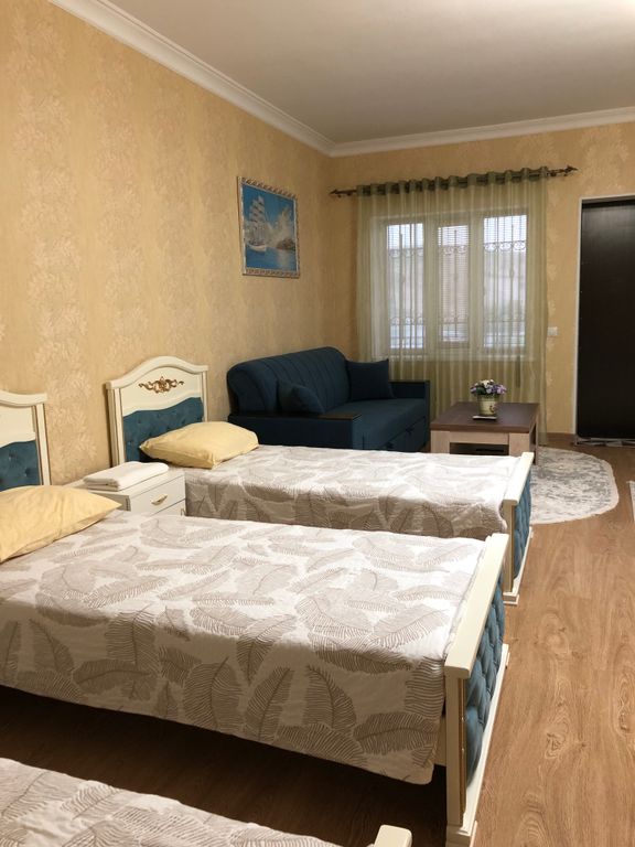 Семейный номер на берегу реки с видом на горы и на реку Сулак