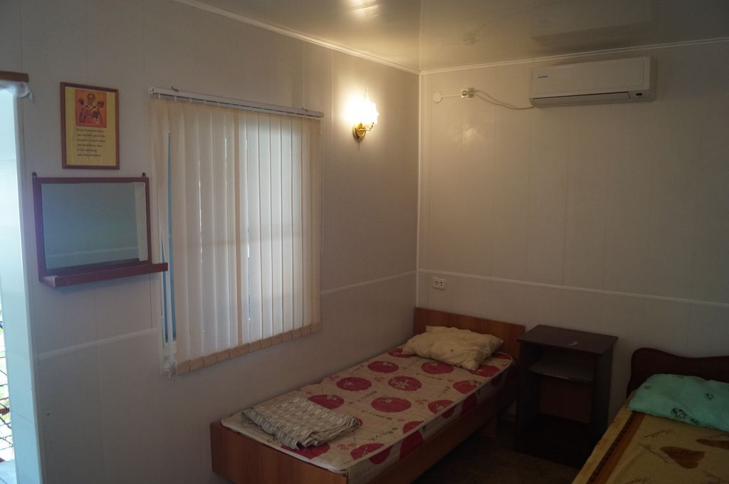 Трёхместный номер эконом с видом на море