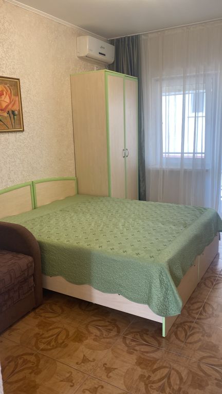 Трёхместный номер Трехместный однокомнатный номер с боковым видом на море