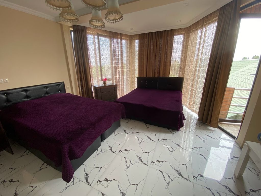 Четырёхместный номер с санузлом и балконом