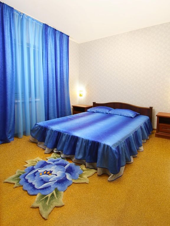 Четырёхместный номер 2-комнатный Люкс, балкон, вид на море - 2 этаж, № 27, 28