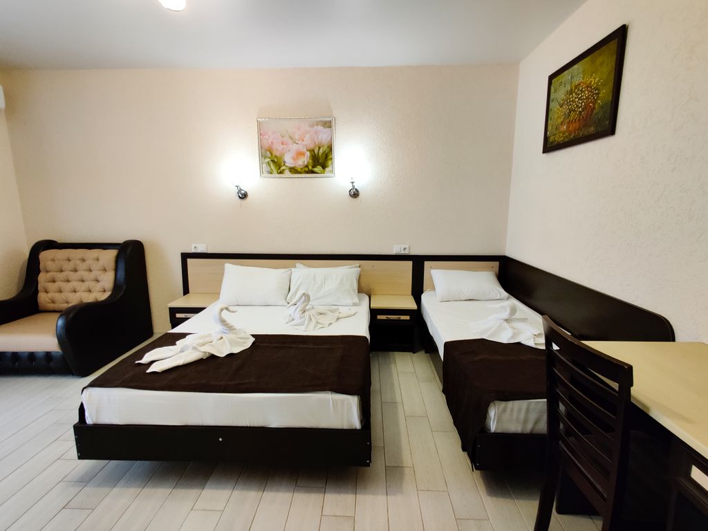 Четырёхместный номер Standart с балконом