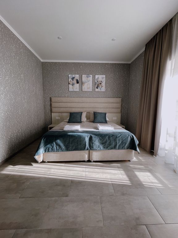 Четырёхместный номер улучшенный с видом на город