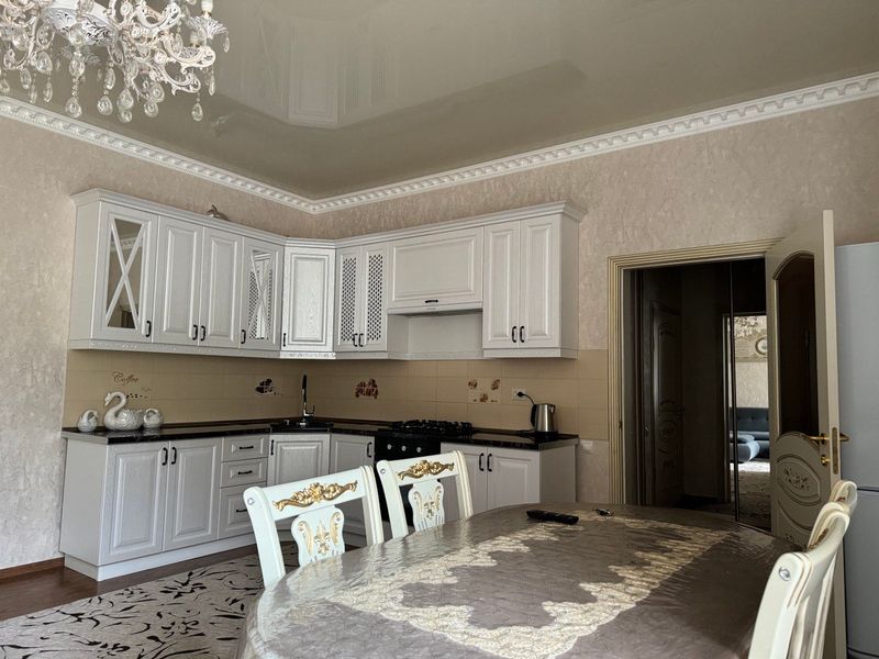 Кухонная зона на первом этаже