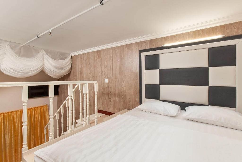 Двухместный номер с 1 кроватью двухуровневый стандарт с видом на атриум