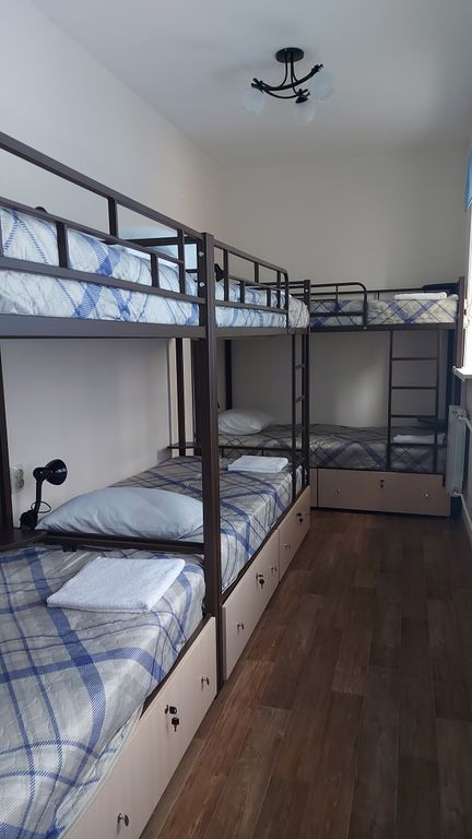 Многоместный смешанный номер эконом (душ/туалет общий)