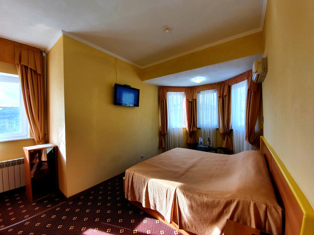 Семейный номер улучшенный с видом на город №45