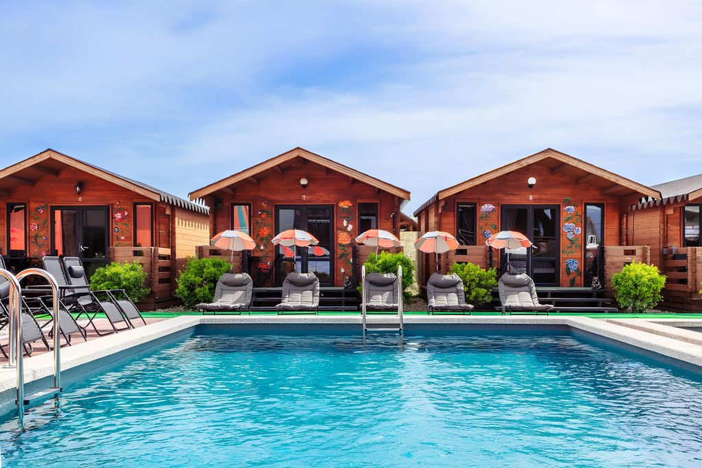 Четырёхместный номер коттеджный домик