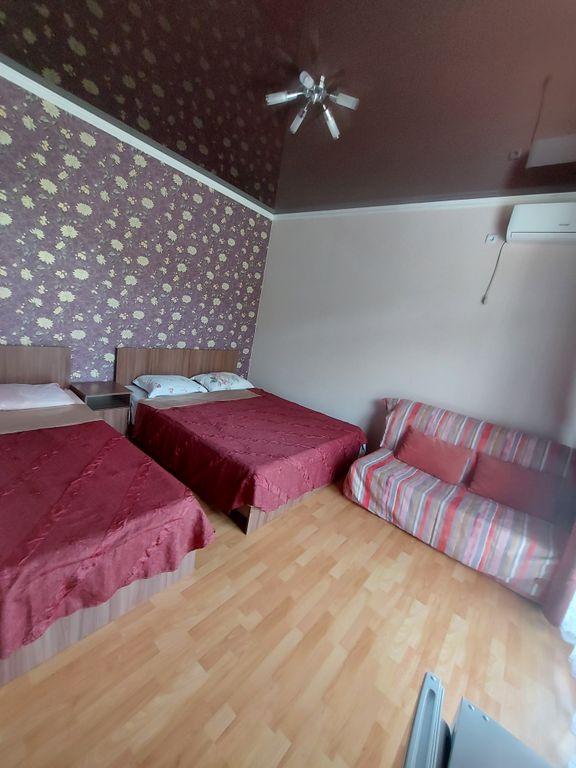 Трёхместный номер улучшенный с видом на горы