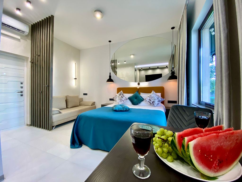 Апартаменты лофт студия с видом на горы и парк