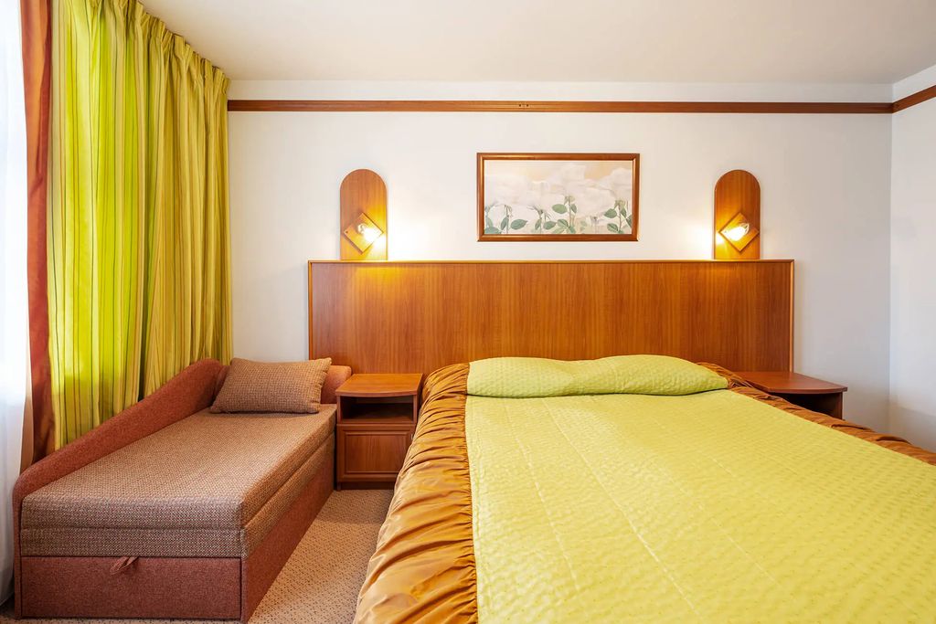 Двухместный номер с 2 отдельными кроватями или 1 двухспальной кроватью стандарт (с доп. местом)