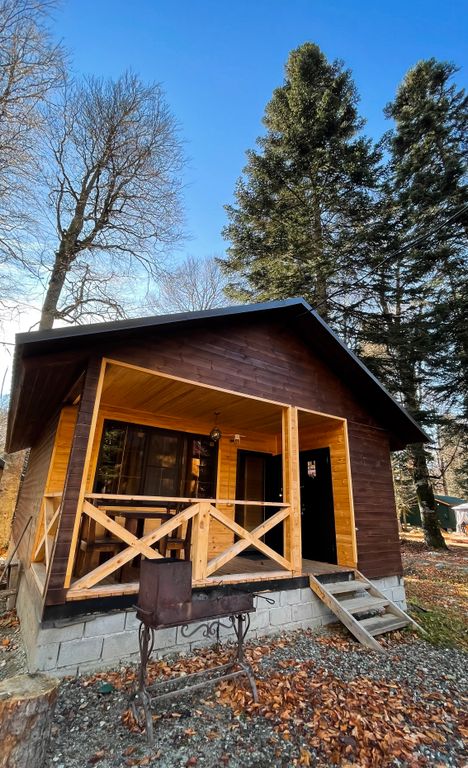 Дом улучшенный для семьи со своей небольшой террасой