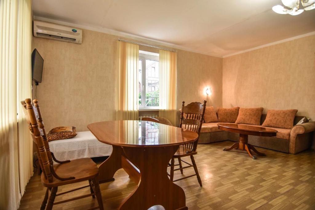 Четырёхместный номер улучшенный с видом на город