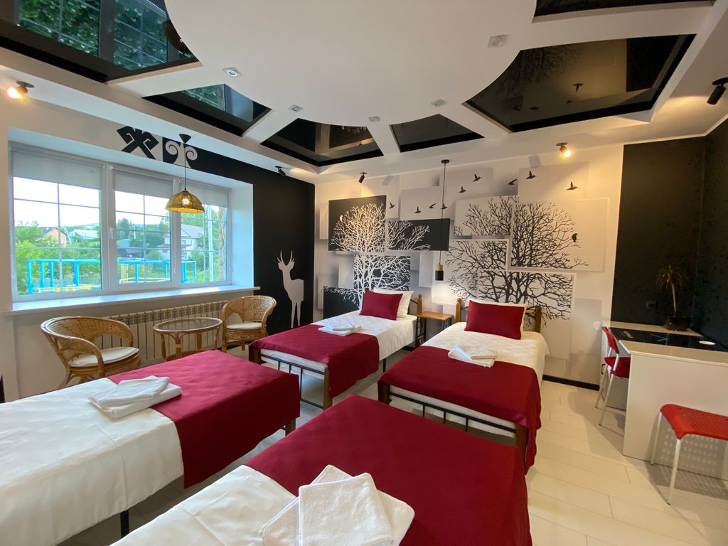 Четырёхместный номер стандарт с видом на горы