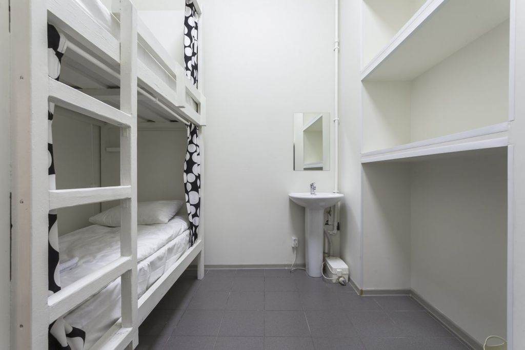 Двухместный номер с 2 отдельными кроватями кровать в 2-местном общем номере (душ/туалет общие)