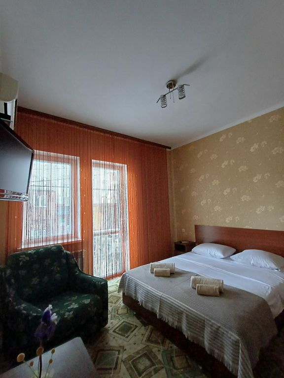 Двухместный номер с 1 кроватью улучшенный с балконом