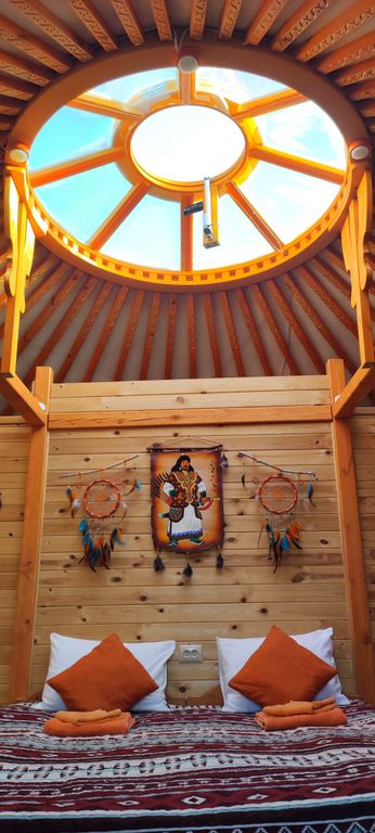 Семейный номер Уютная благоустроенная оранжевая юрта