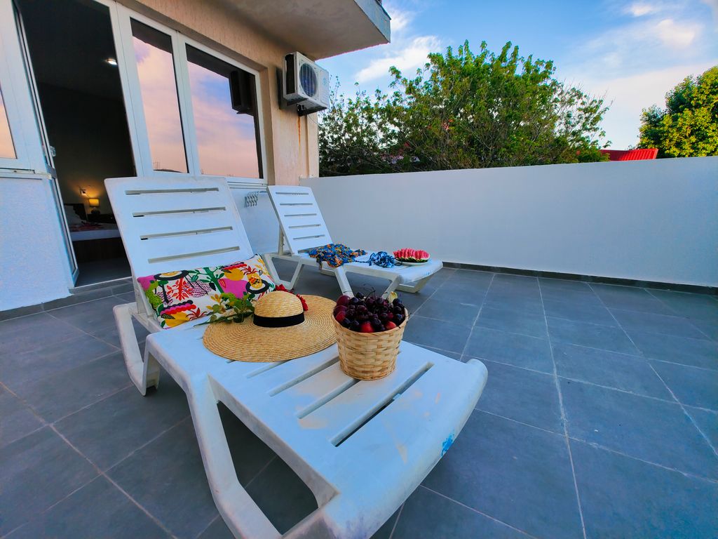 Четырёхместный номер «Супериор» с общей террасой