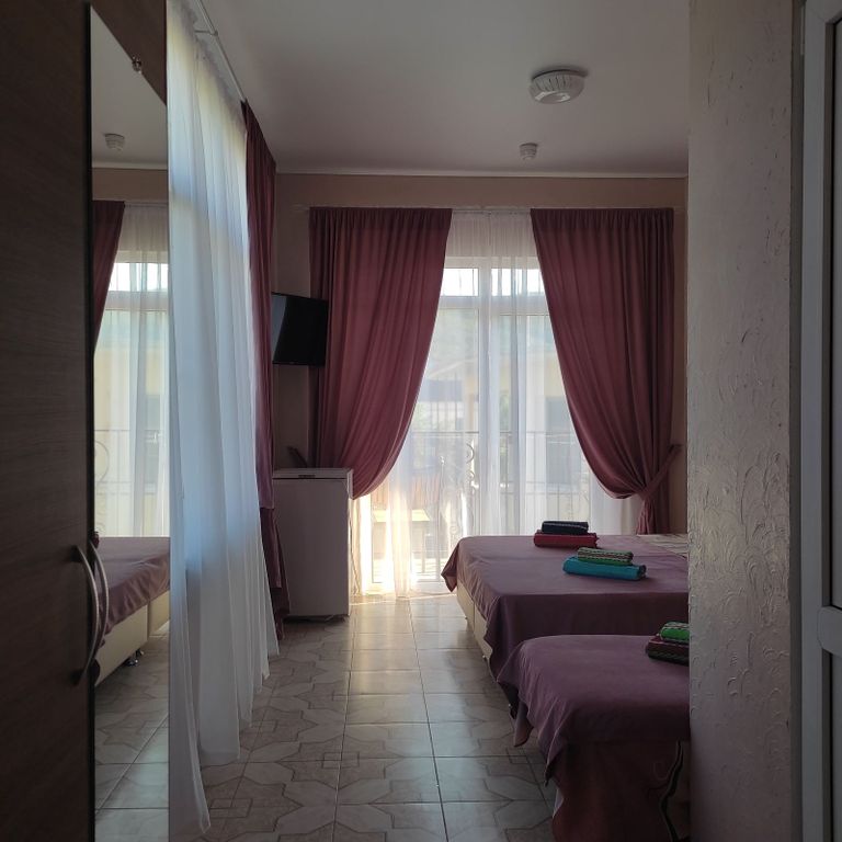 2-х местный с панорамным окном, балконом с видом на   горы