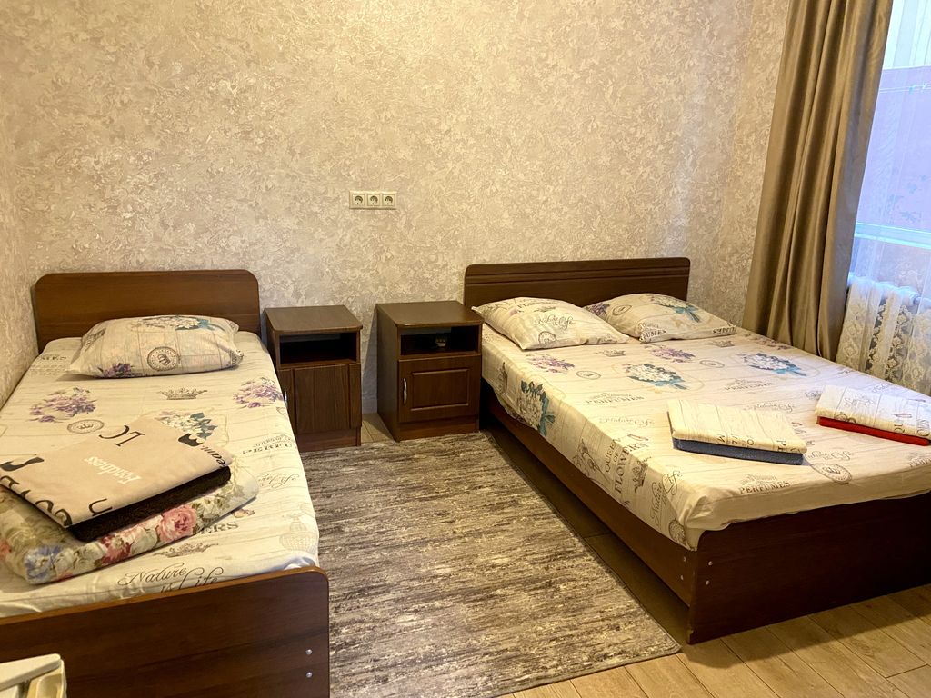 Трёхместный номер №11, с дополнительным креслом