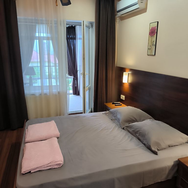 Трёхместный номер стандарт с видом на горы