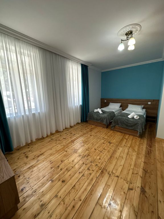 Трёхместный номер стандарт с видом на горы