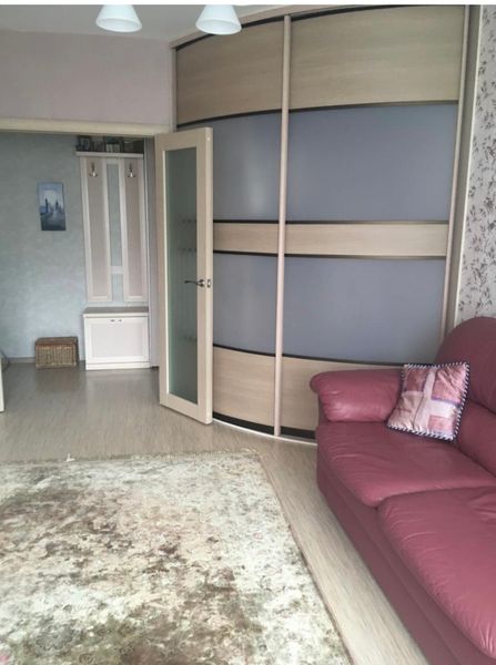 Двуспальный кожаный диван с ортопедическим матрасом 