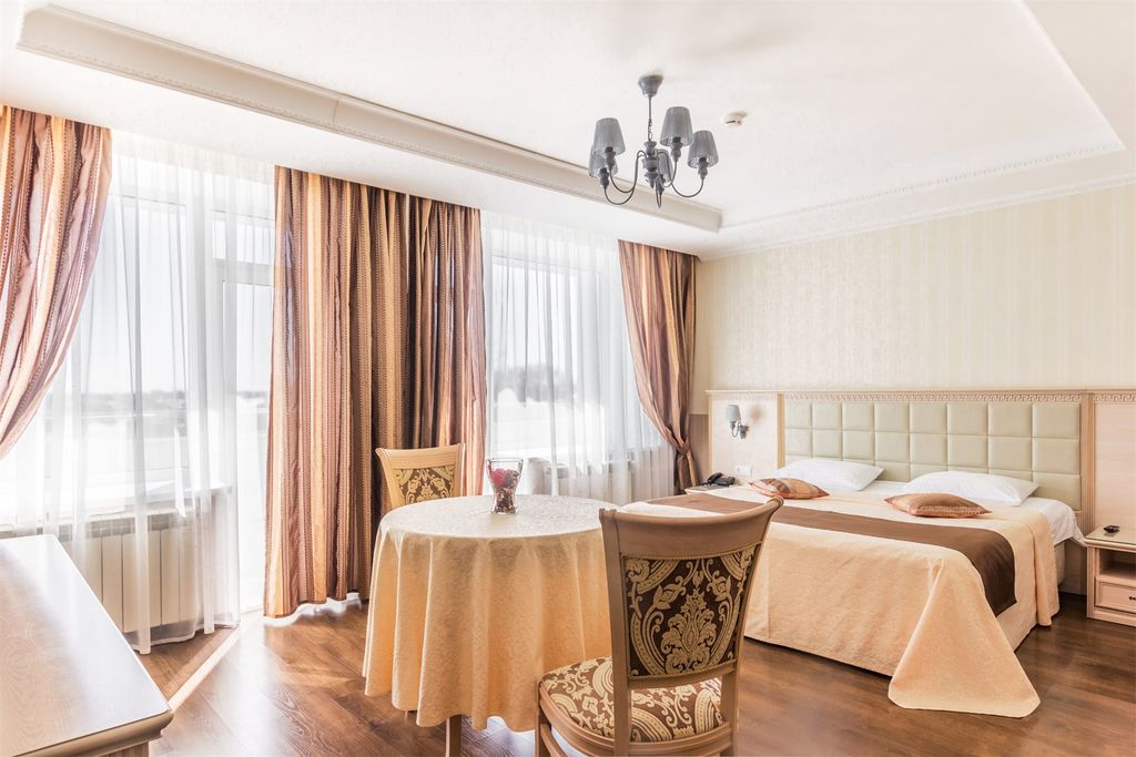 Апартаменты вип с балконом и видом на парк