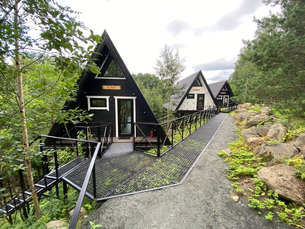 Дом на территории загородного отеля с питанием, бассейном и сауной