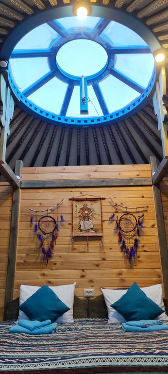 Семейный номер Уютная благоустроенная синяя юрта