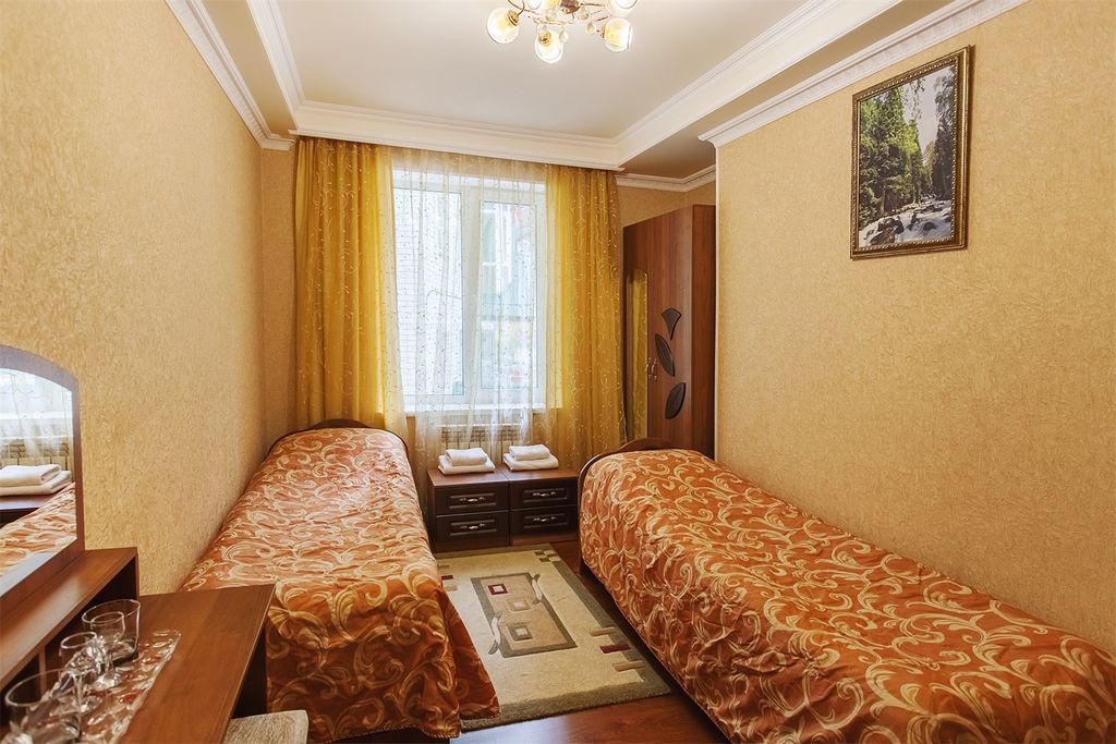 Семейный номер двухкомнатный, в малом корпусе