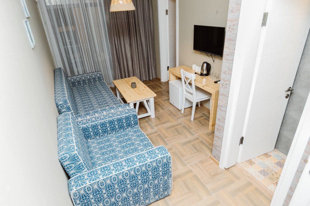 Трёхместный номер студия с балконом и с красивым видом из окна