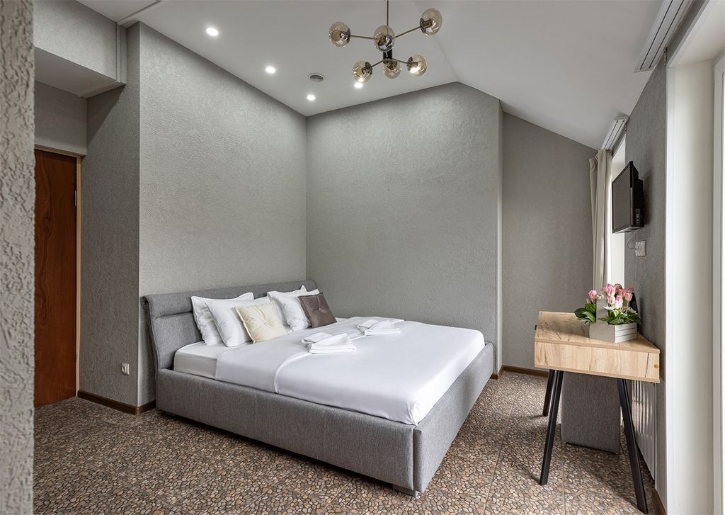 Двухместный номер с 1 кроватью Полулюкс с двумя балконами и видом на Невский проспект