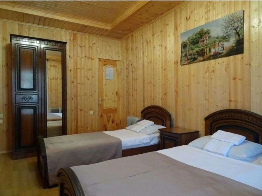 Трёхместный номер улучшенный с видом на горы