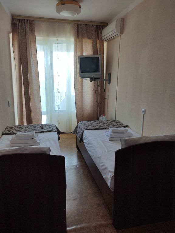 Двухместный номер с 2 отдельными кроватями стандарт с видом на море (третья категория)