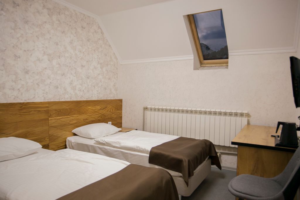 Двухместный номер с 2 отдельными кроватями стандарт мансарда 4 этаж