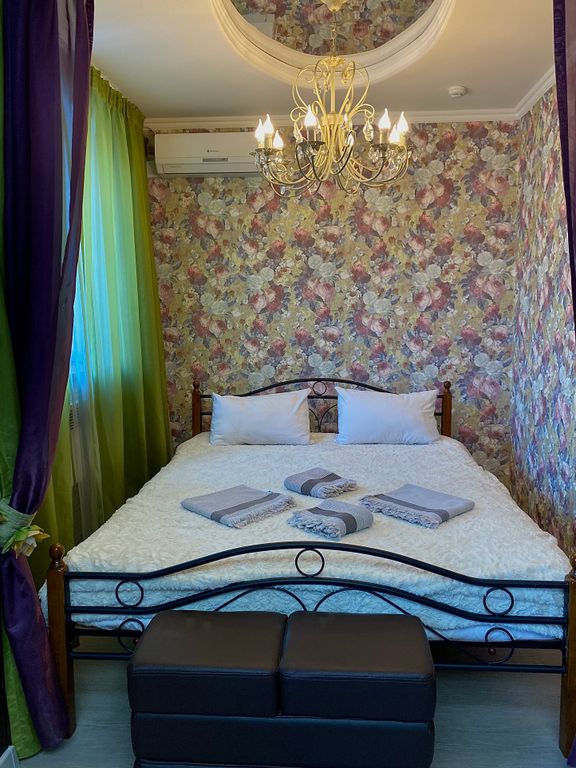 Апартаменты сиреневый