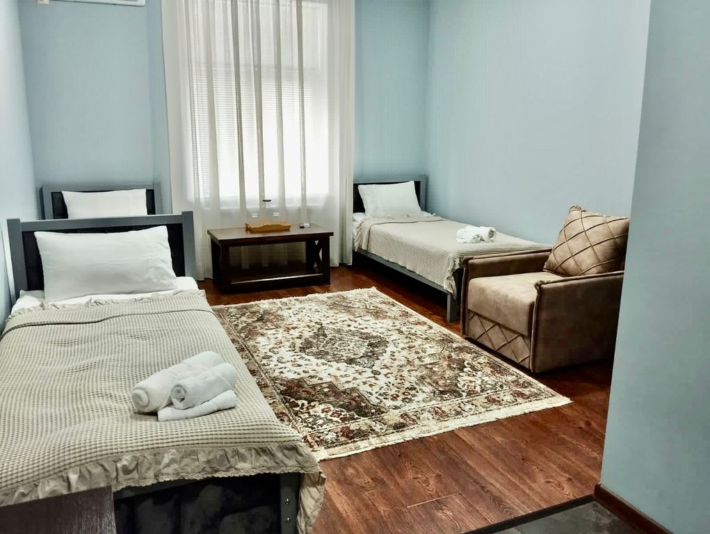 Трёхместный номер стандарт с видом на горы