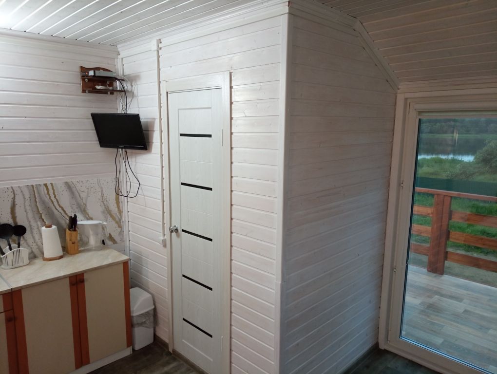 Трёхместный номер улучшенный номер с панорамным видом на реку