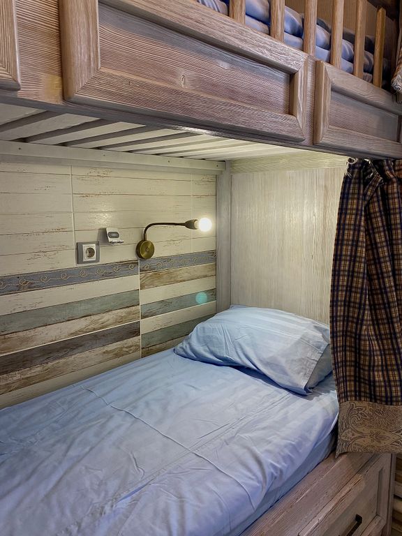 Многоместный смешанный номер в общей восьмиместной комнате