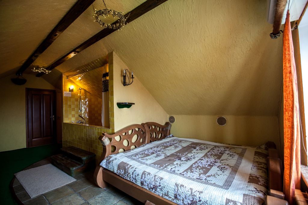 Трёхместный номер пещера комфорт