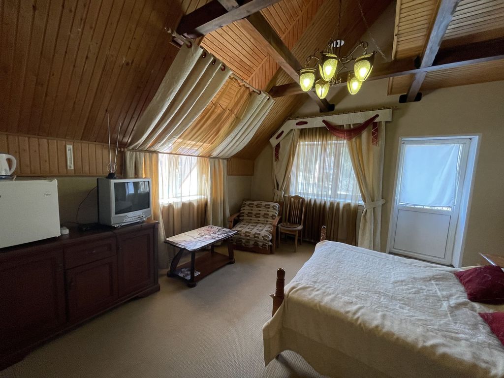 Двухместный номер с 1 кроватью полулюкс с балконом и двуспальной кроватью Полумансарда №10