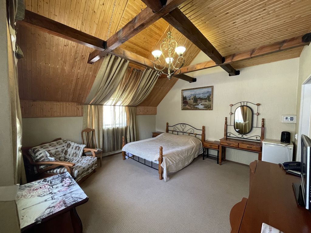 Двухместный номер с 1 кроватью полулюкс с балконом и двуспальной кроватью Полумансарда №11